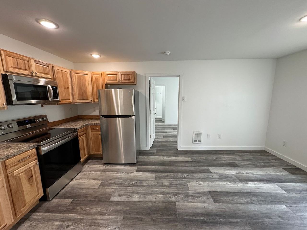 583 1/2 N Main St - Photo 3 of 13