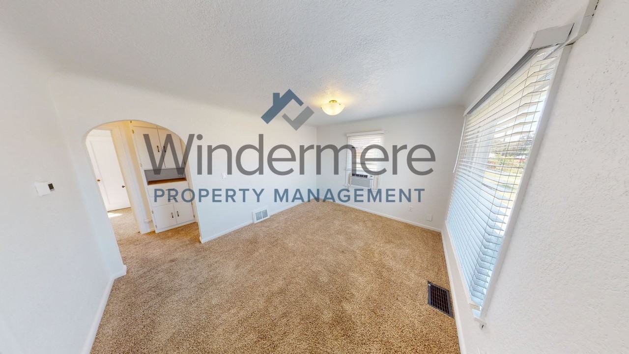 1736 Portland Ave - Photo 2 of 12