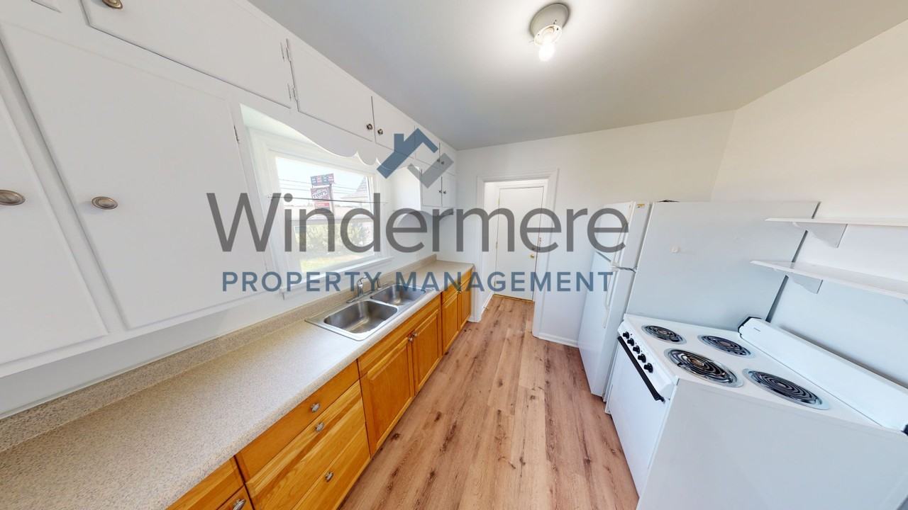 1736 Portland Ave - Photo 7 of 12