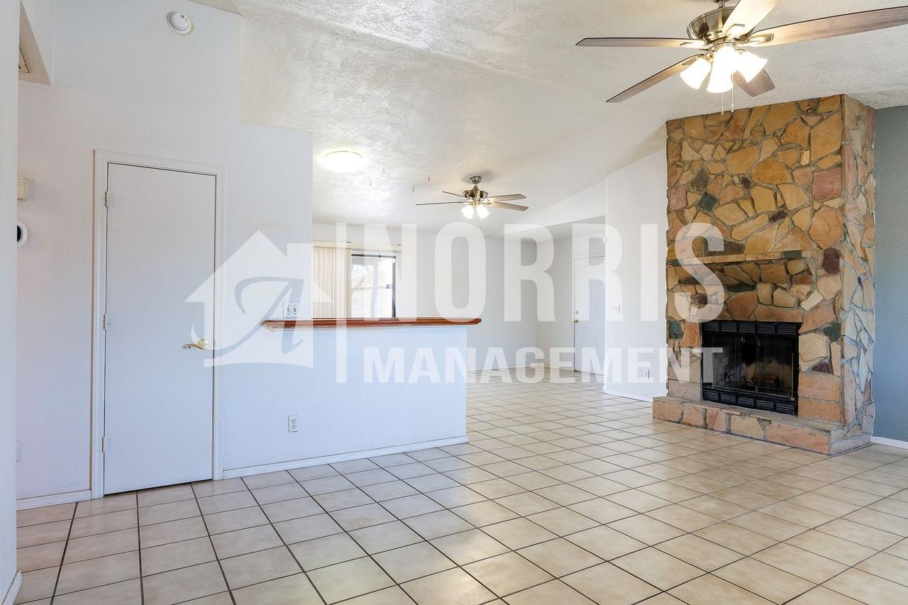 9254 W Pineveta Dr - Photo 5 of 24