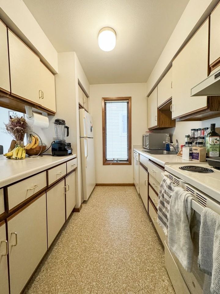 432-436 West Wilson Street - Photo 3 of 16