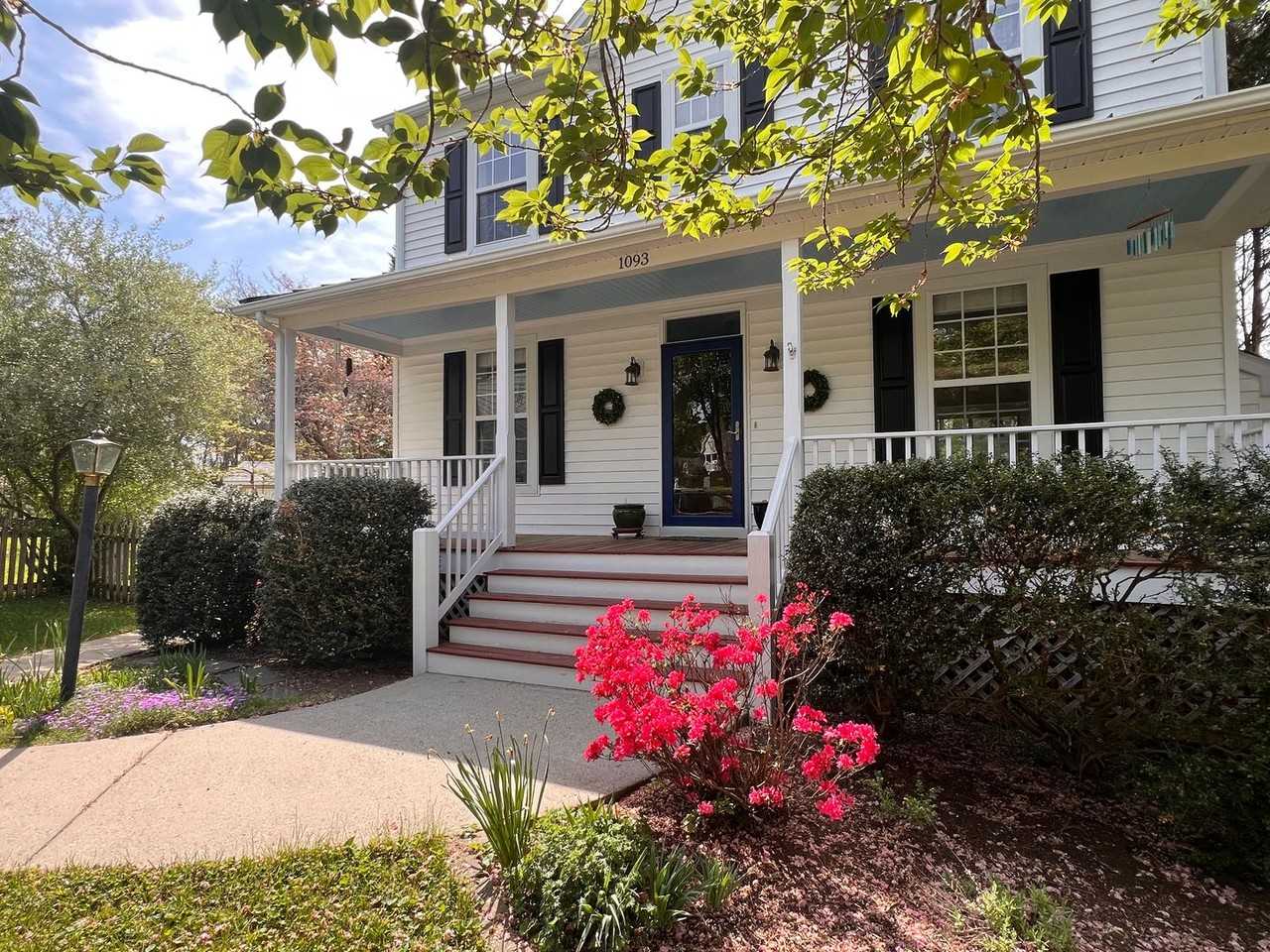 1093 Wintergreen Ln - Photo 2 of 47