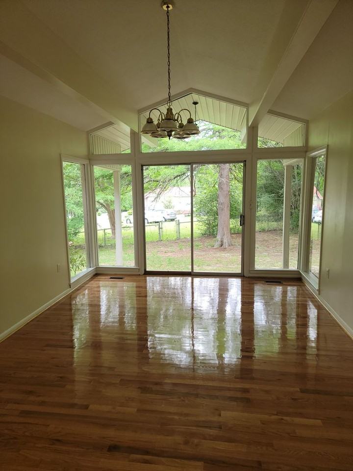 2729 Hillcrest Ave - Photo 3 of 15