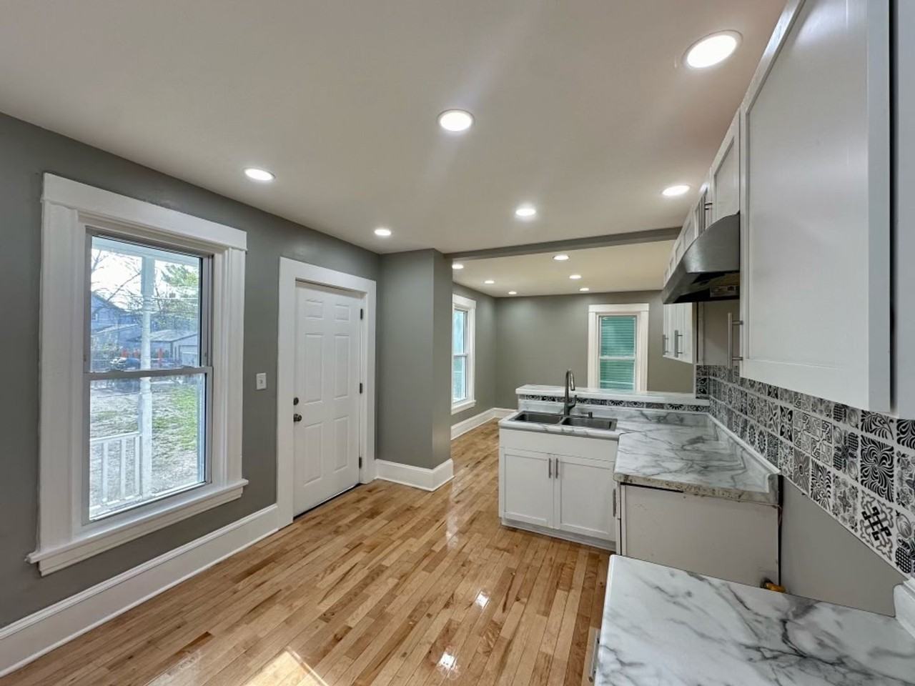 1336 Morgan Ave N - Photo 6 of 15