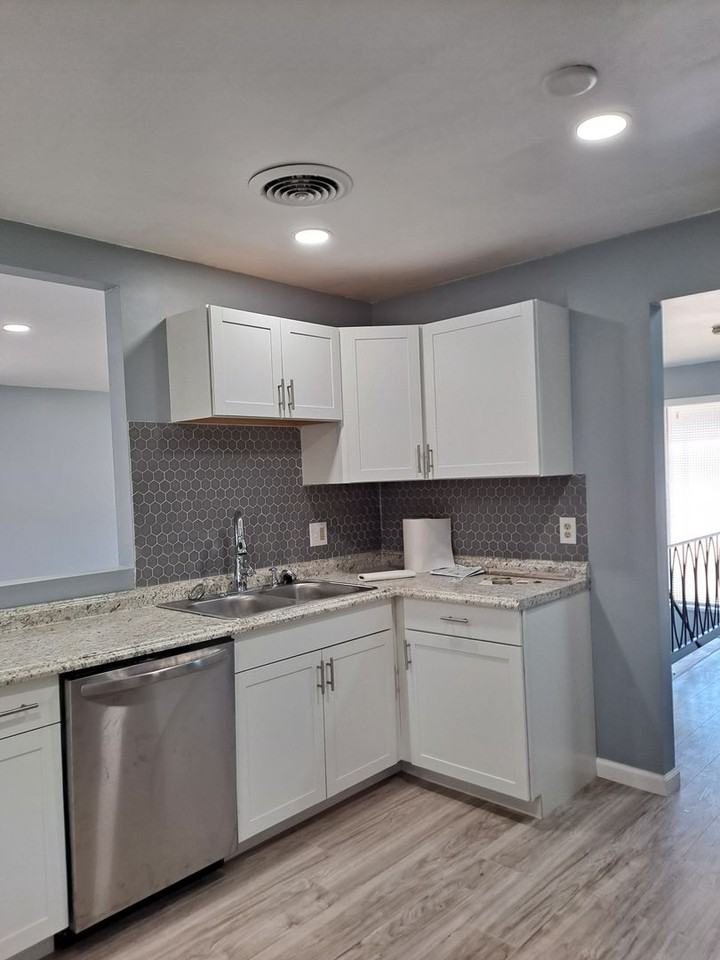 63 Baylor St - Photo 2 of 24