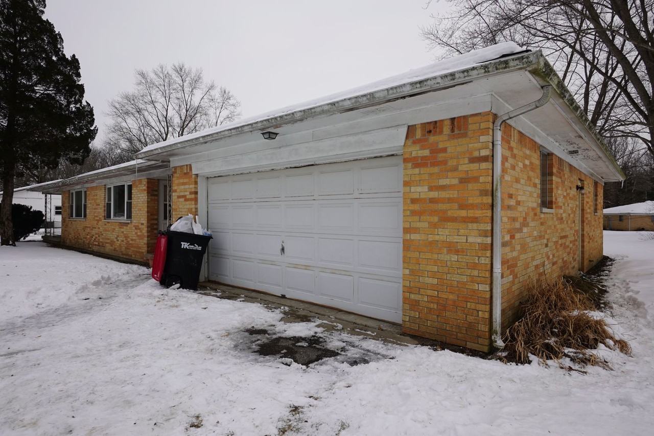 Pleasant Valley Apartments - Photo 2 of 29