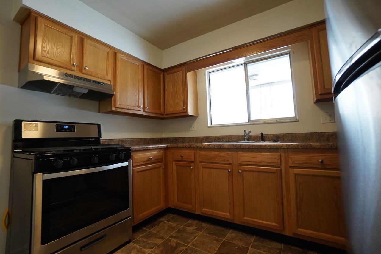 Pleasant Valley Apartments - Photo 3 of 29