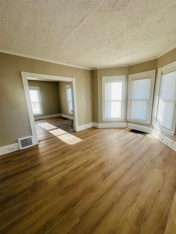5423 Adams Ave - Photo 3 of 14