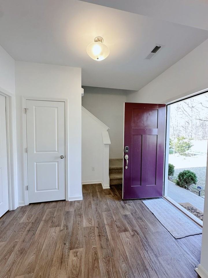 1060 Gibson Rd - Photo 3 of 27