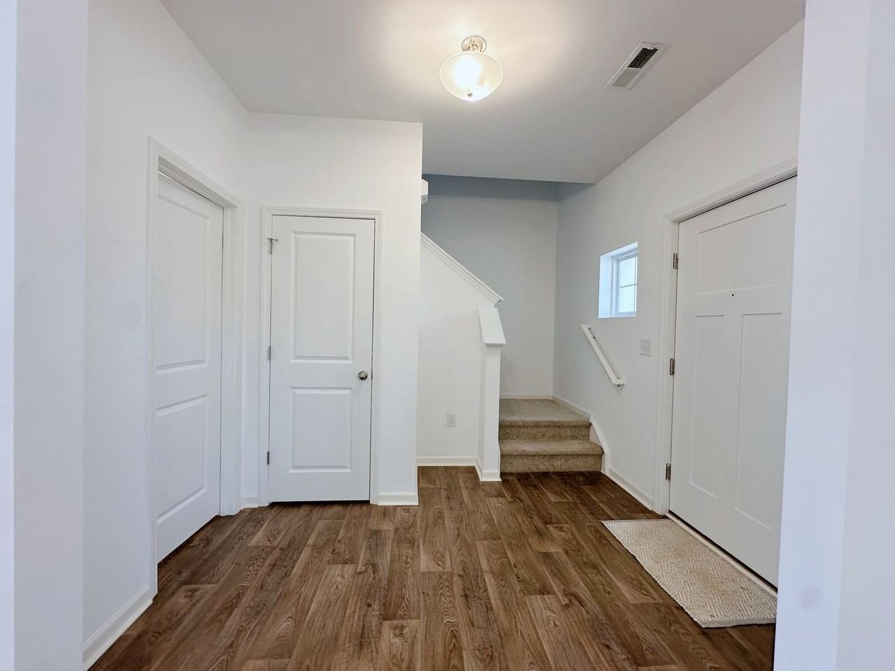 1060 Gibson Rd - Photo 4 of 27