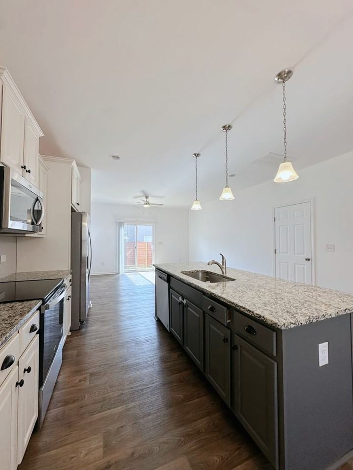 1060 Gibson Rd - Photo 6 of 27