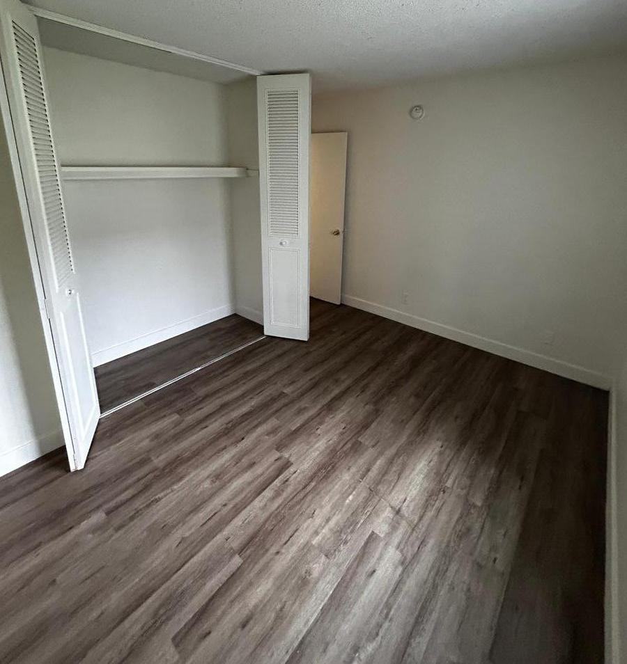 655 Howe Ave - Photo 4 of 7