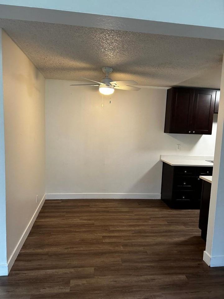 655 Howe Ave - Photo 3 of 7