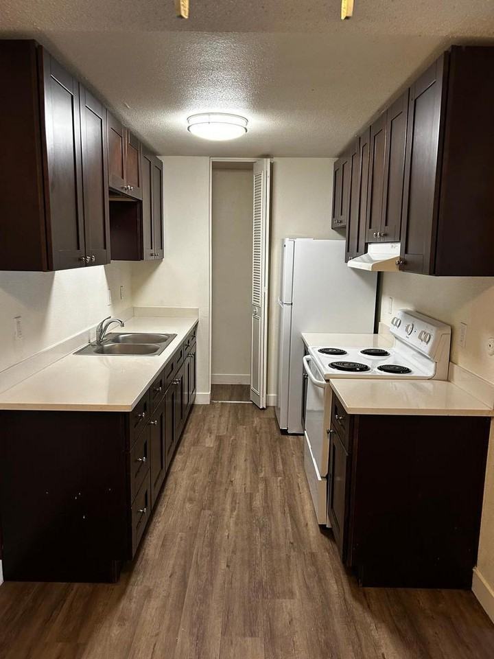 655 Howe Ave - Photo 2 of 7