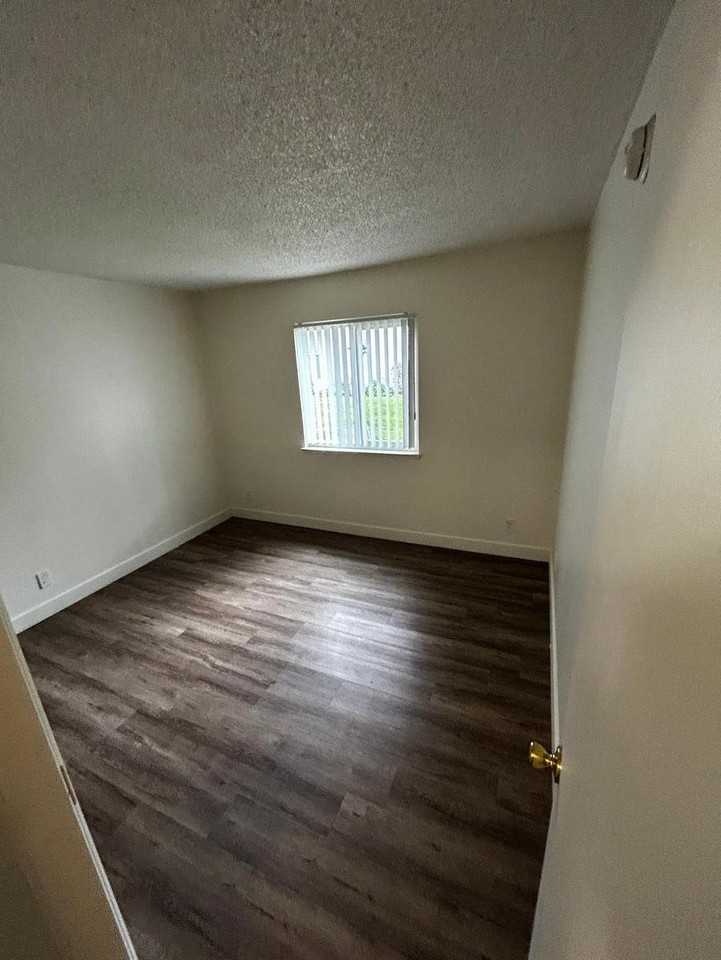 655 Howe Ave - Photo 6 of 7