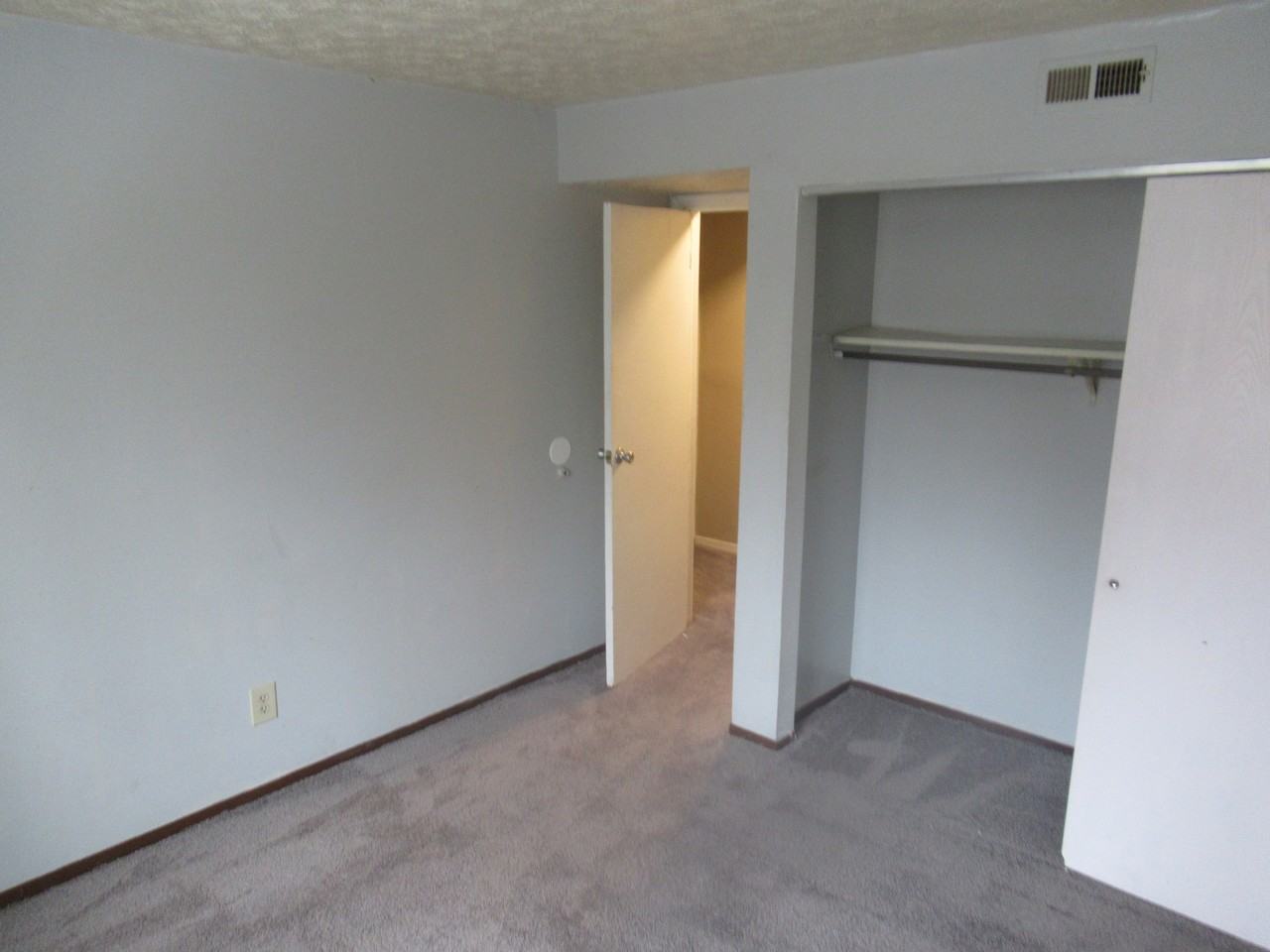 Maplewood Manor - Photo 4 of 5