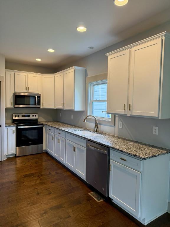 1135 Jonathan Ln - Photo 3 of 14