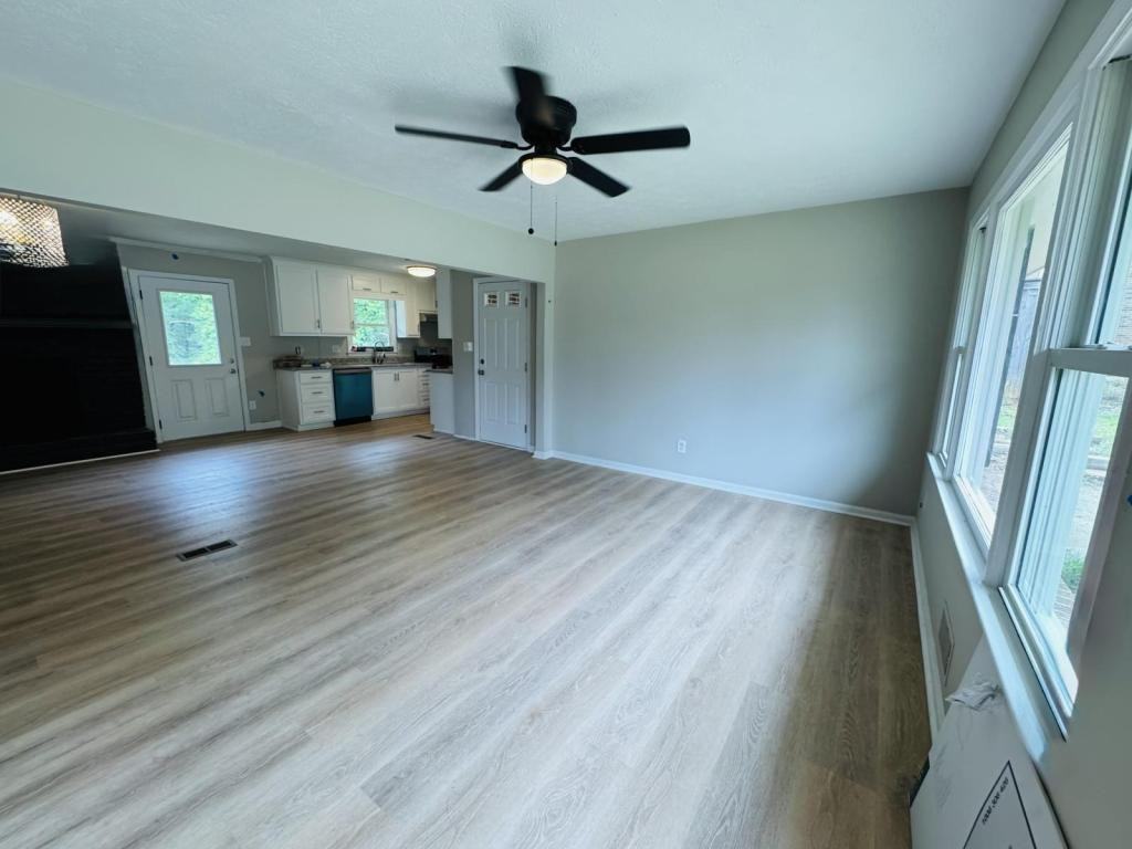 119 Dobbins Cir - Photo 7 of 20