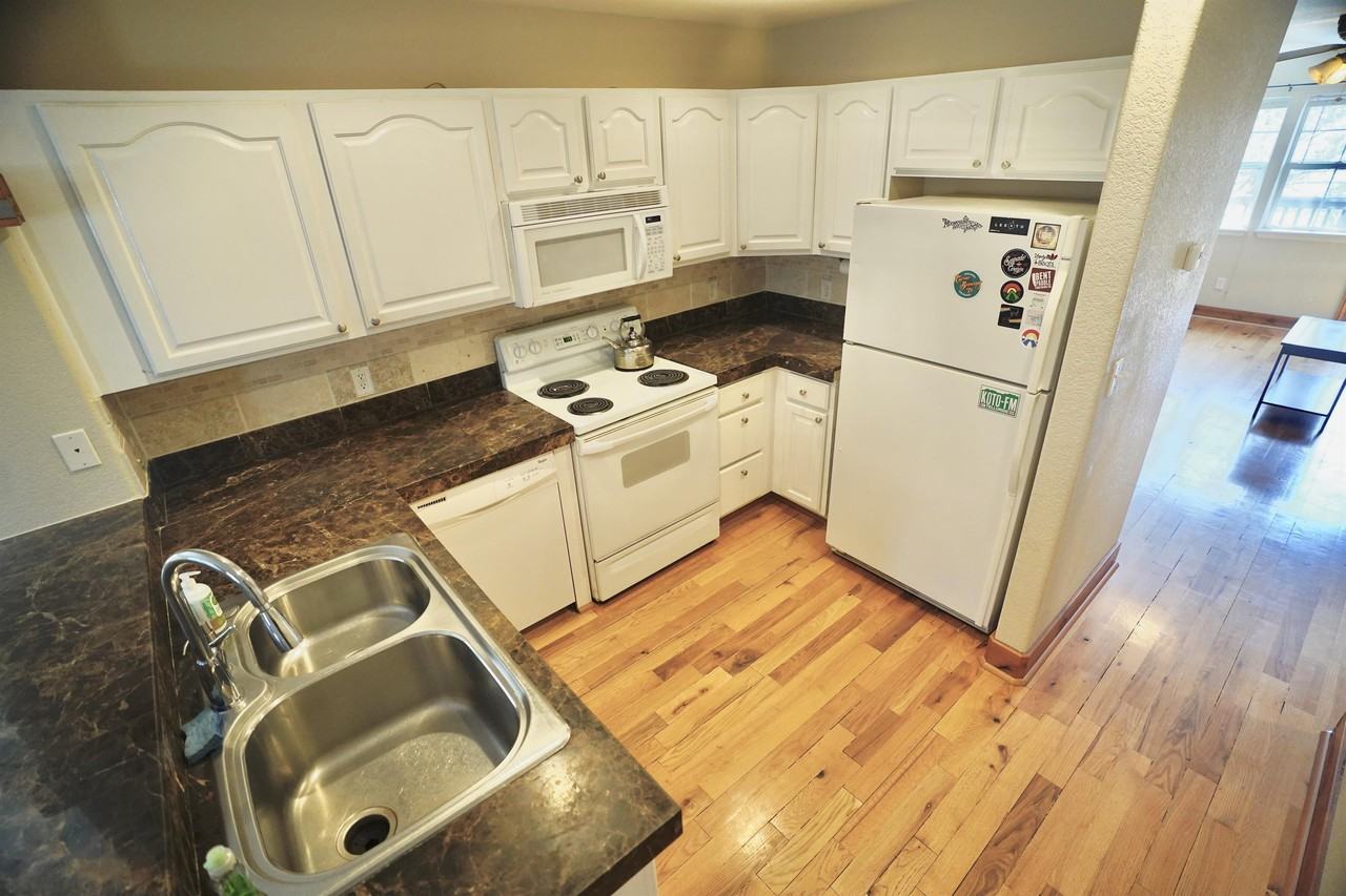 45 Christian Ct - Photo 3 of 19