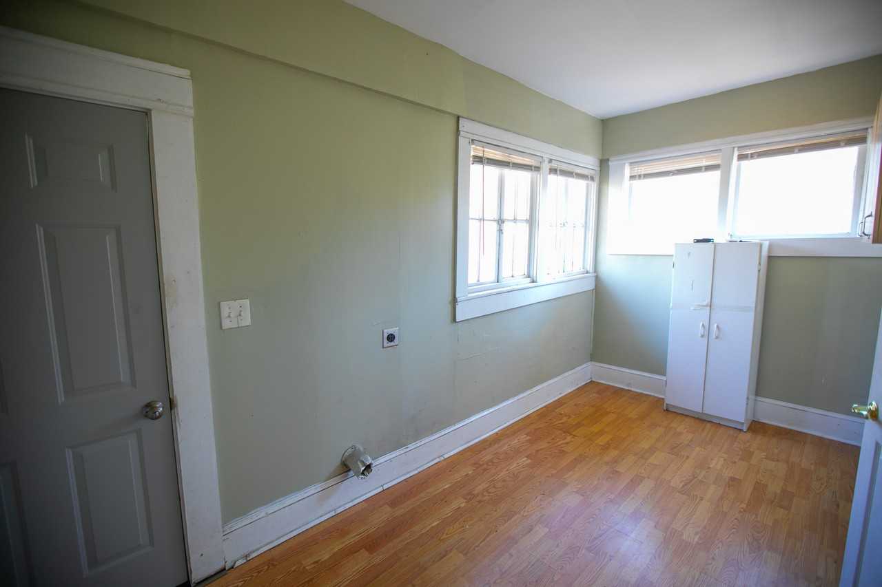 935 White St Sw - Photo 2 of 50