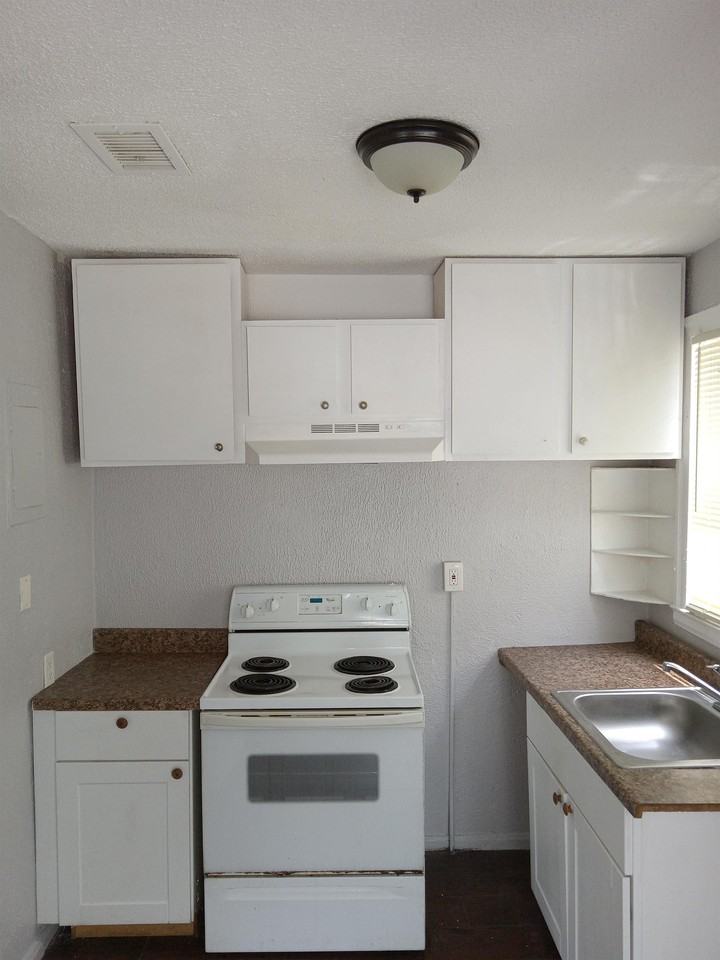 445 Woodbine St #445 - Photo 2 of 10