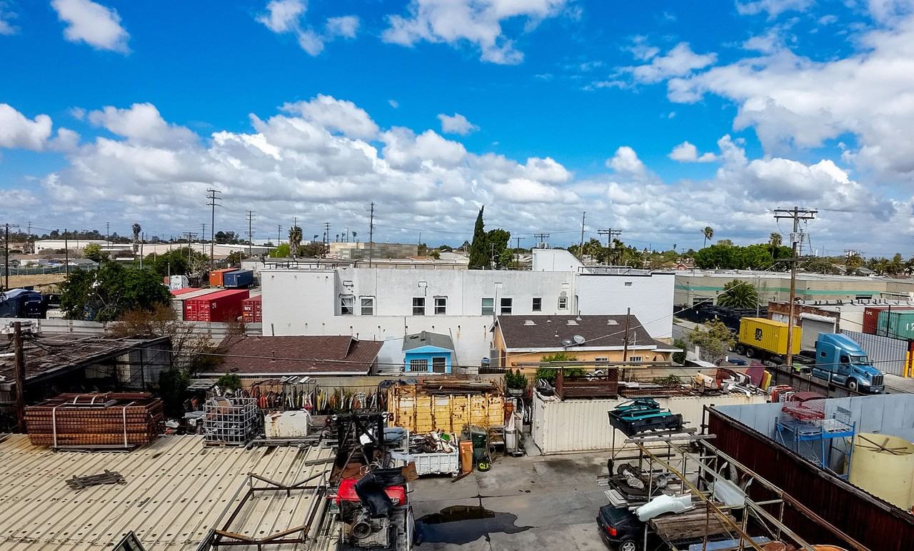 819-823 Flint Avenue - Photo 6 of 36