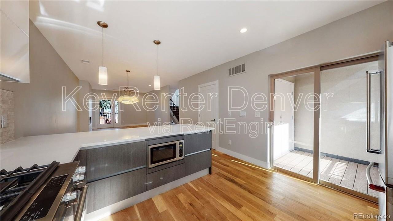 1930 N Grove St #3 - Photo 4 of 21