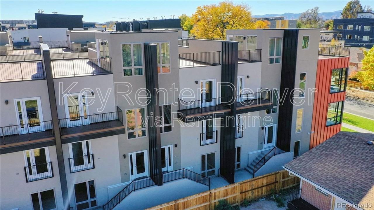 1930 N Grove St #3 - Photo 2 of 21
