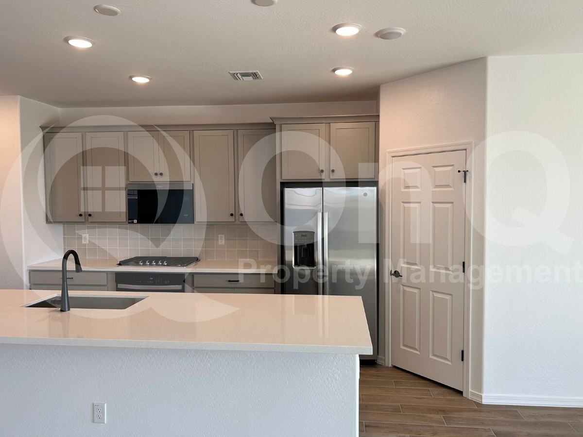 22873 E Happy Rd - Photo 3 of 29