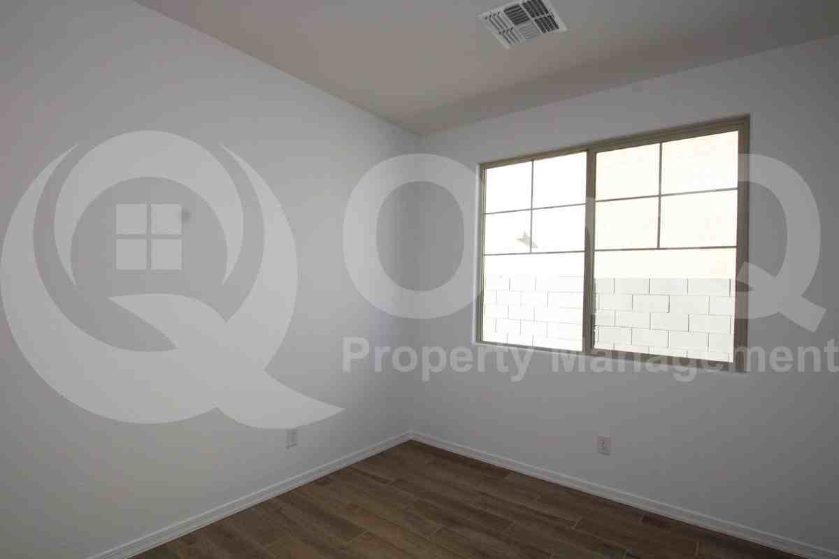 22873 E Happy Rd - Photo 7 of 29