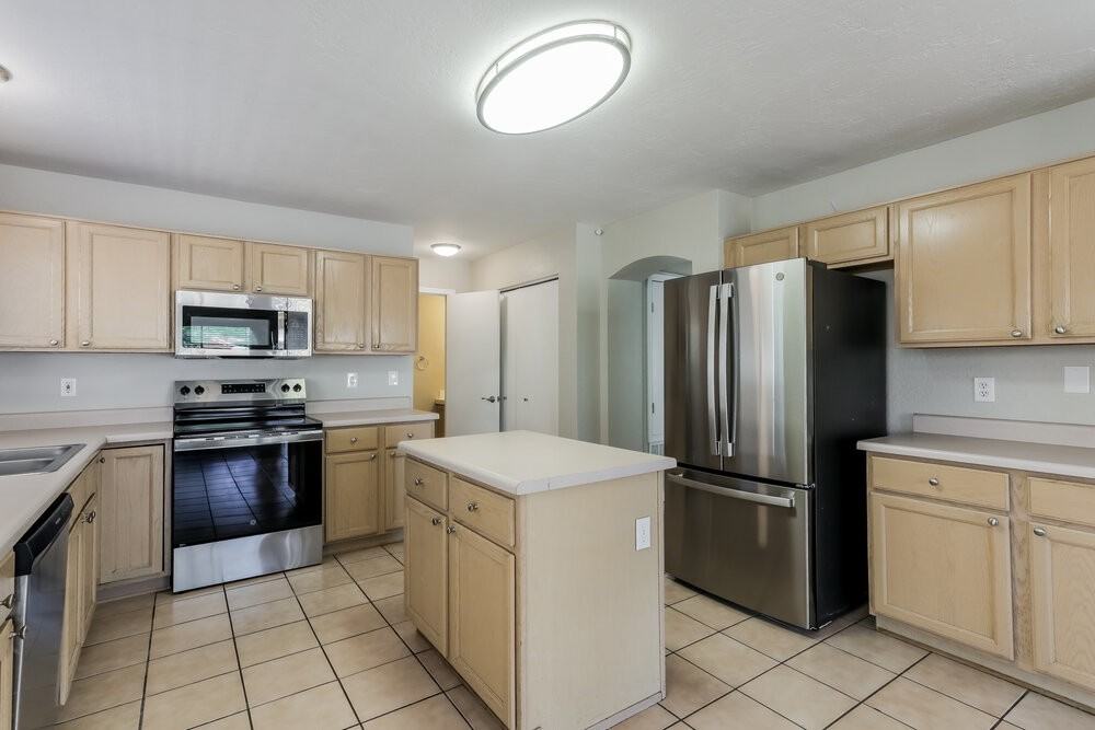 9043 E Muleshoe St - Photo 6 of 17