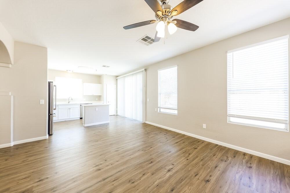 13416 W Peck Dr - Photo 7 of 17