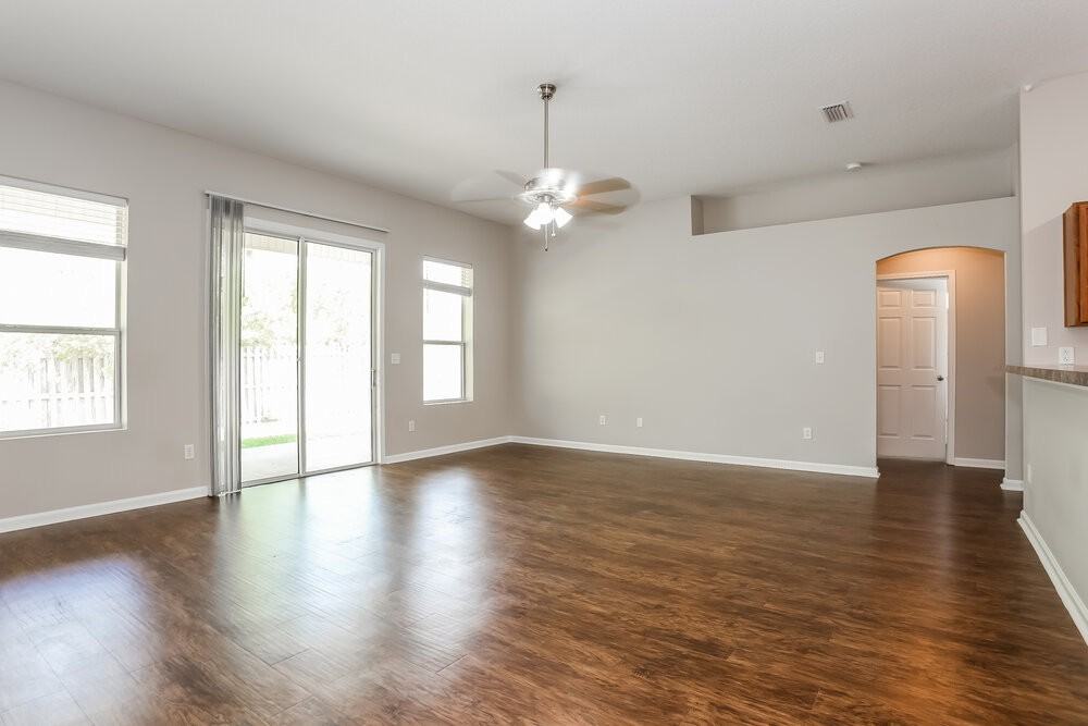 11829 Parker Lakes Dr - Photo 3 of 16