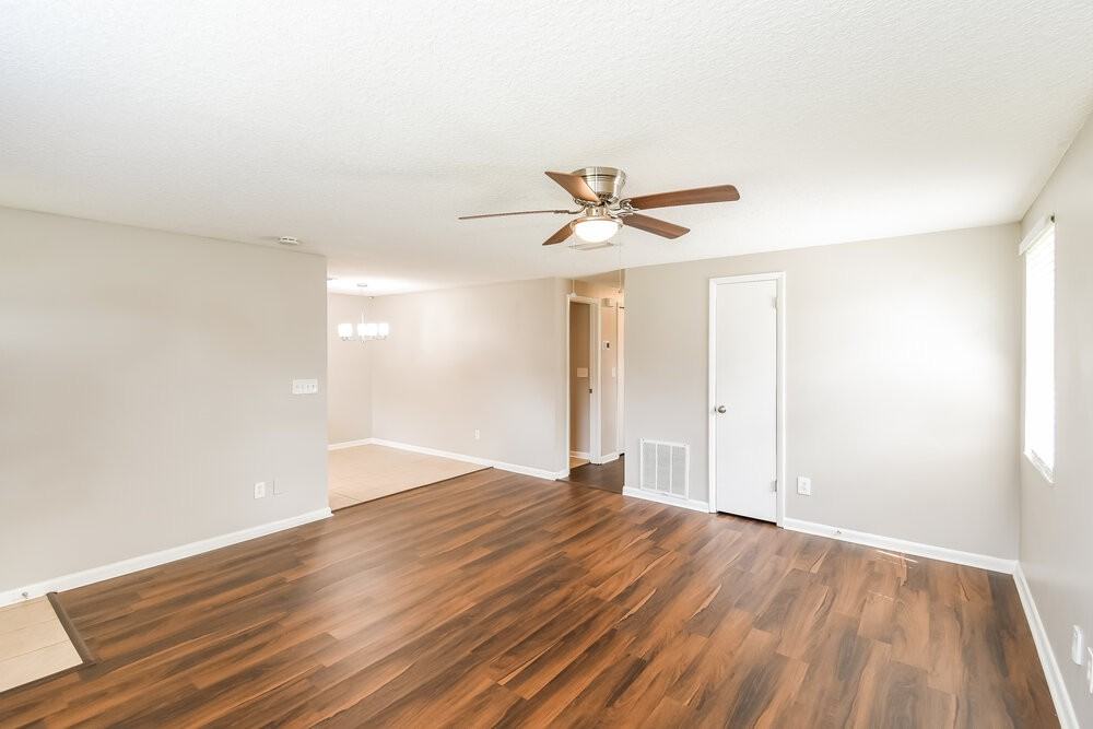 2834 Tanglewood Blvd - Photo 4 of 16