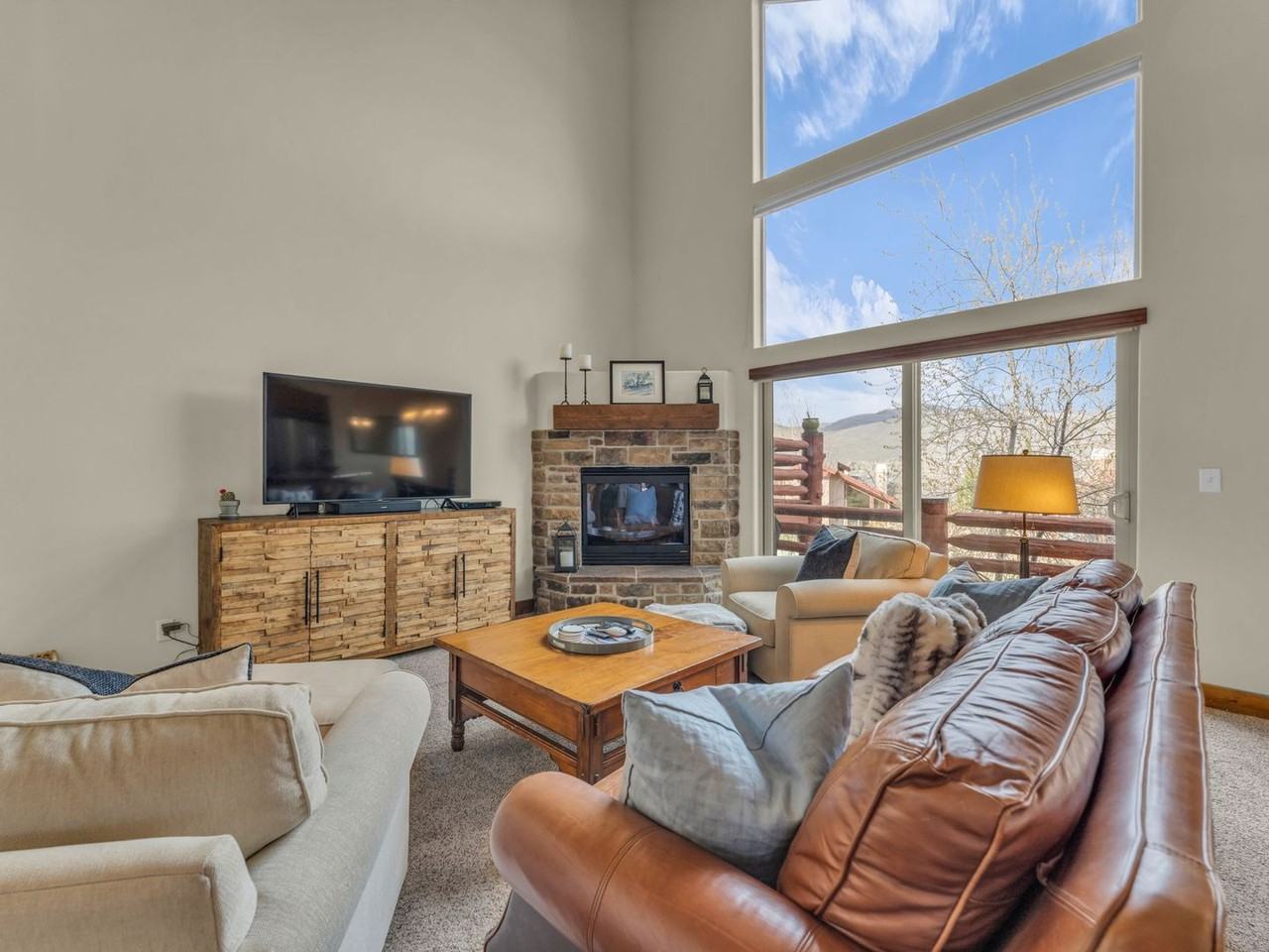 3425 Cedar Dr - Photo 4 of 23