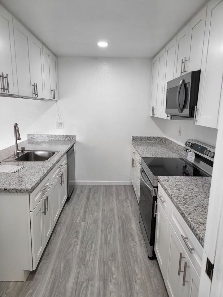 4001 Mozart Dr - Photo 4 of 11