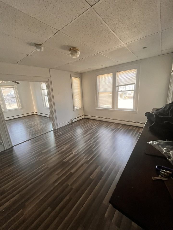 746 Middle St #1 - Photo 3 of 11