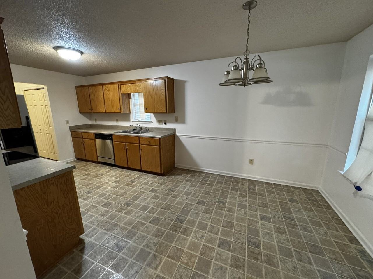 276 Gloucester Dr - Photo 5 of 14