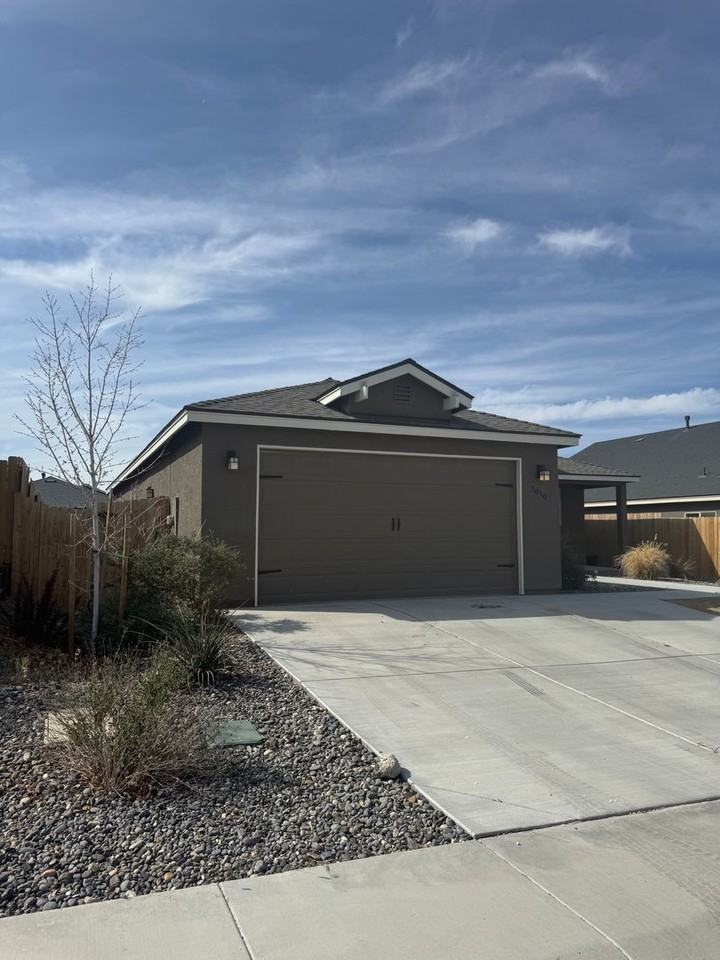 1010 Emerald Way - Photo 3 of 37