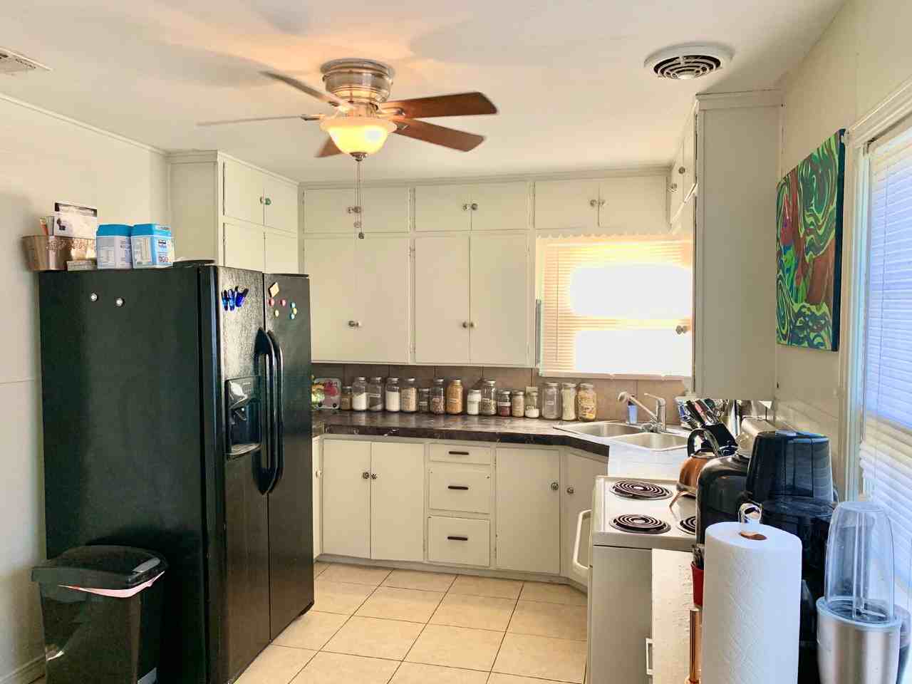 2610 32nd St - Photo 5 of 12