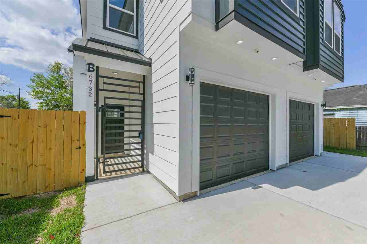 6732 Goforth St - Photo 2 of 15