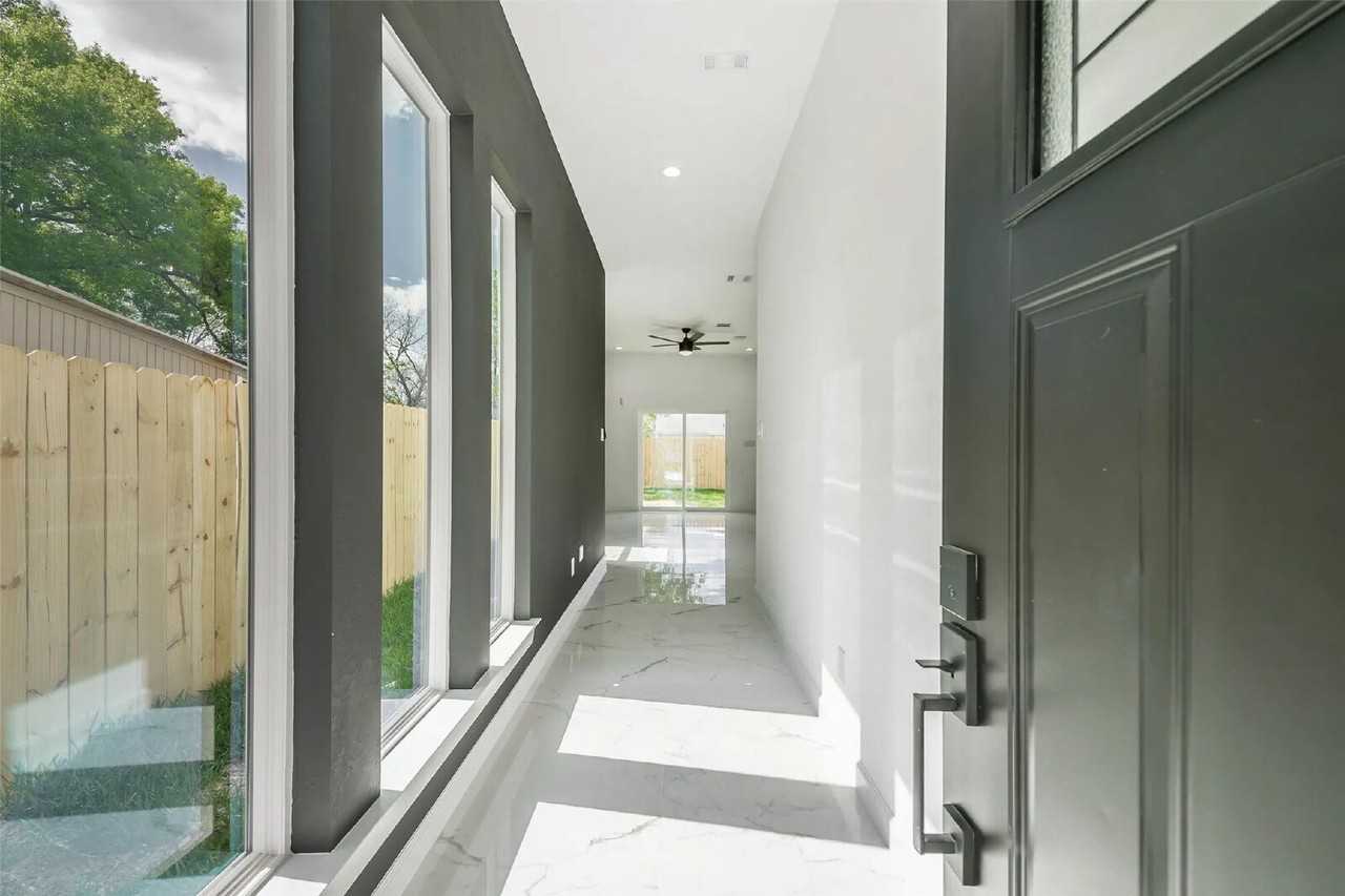 6732 Goforth St - Photo 3 of 15