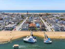 featured image of 111 E Edgewater Ave #B