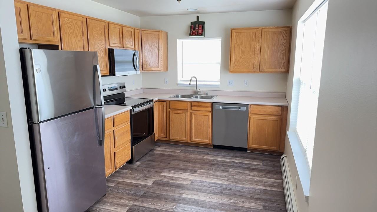 Redstone Group - 213 Show Place - Photo 3 of 13