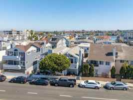 featured image of 414 E Balboa Blvd