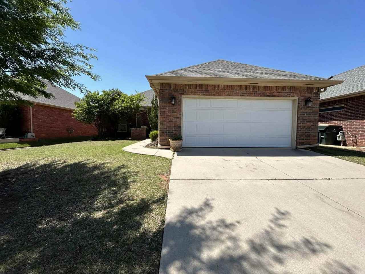 10237 Hawthorn Dr - Photo 3 of 35