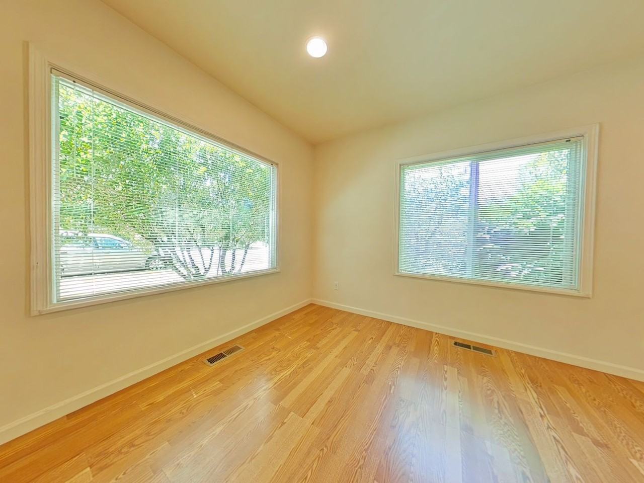 3255 Nw Taylor Ave - Photo 2 of 13