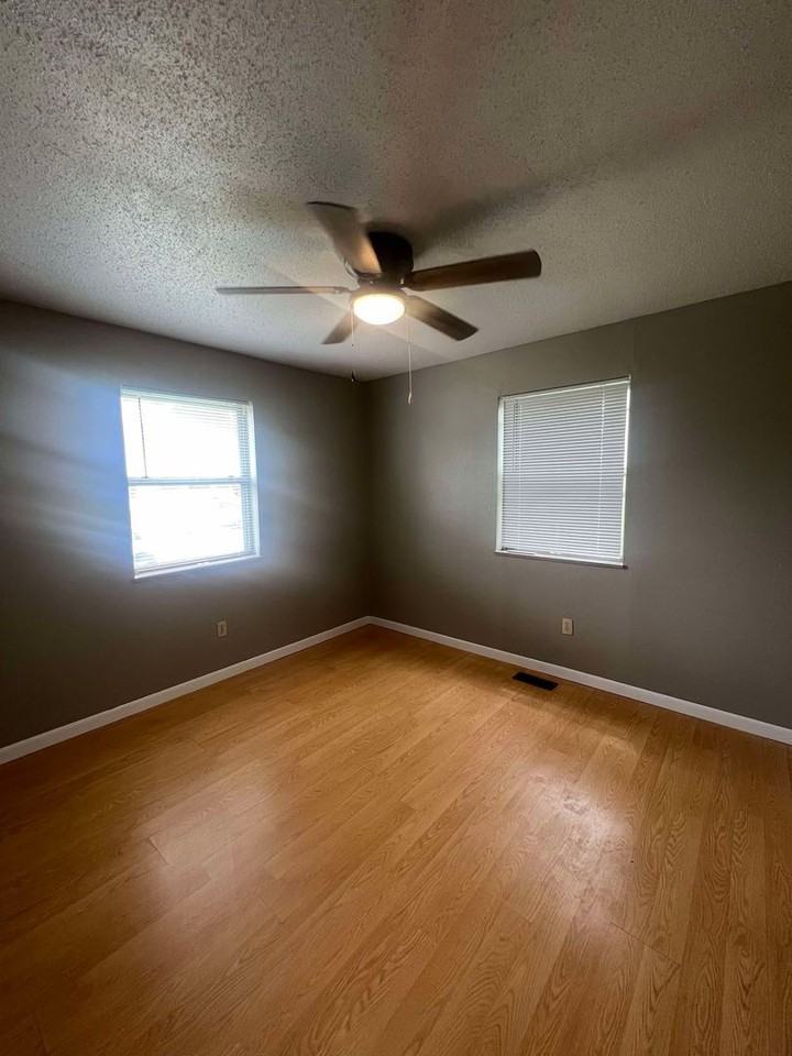 214 S Tom St - Photo 4 of 20