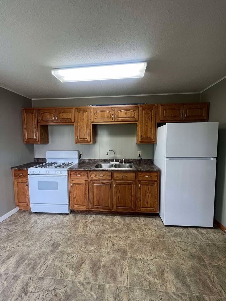 214 S Tom St - Photo 7 of 20