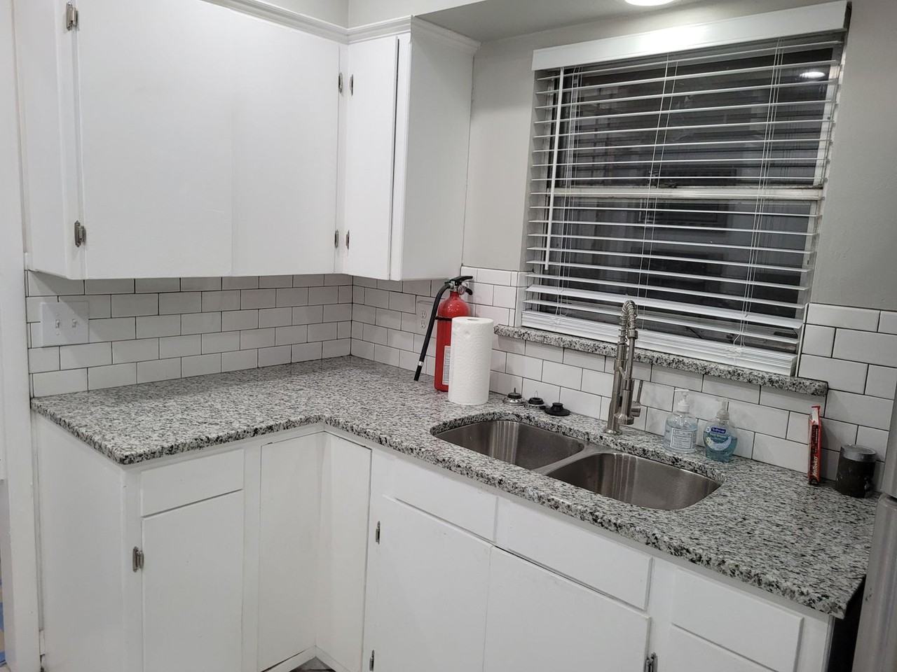 504 N Boulevard - Photo 6 of 34